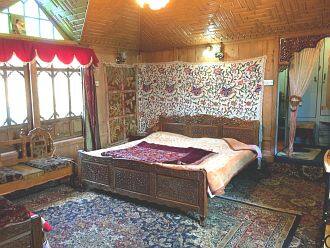 Houseboat by Ashoka, Srinagar 2
